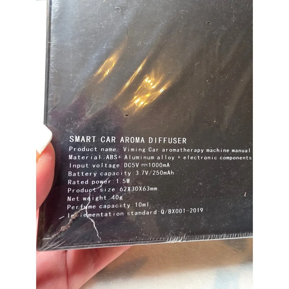 ETNVOW‎ Smart Car Aroma Diffuser Rechargeable Aluminum Alloy Air Freshener Red